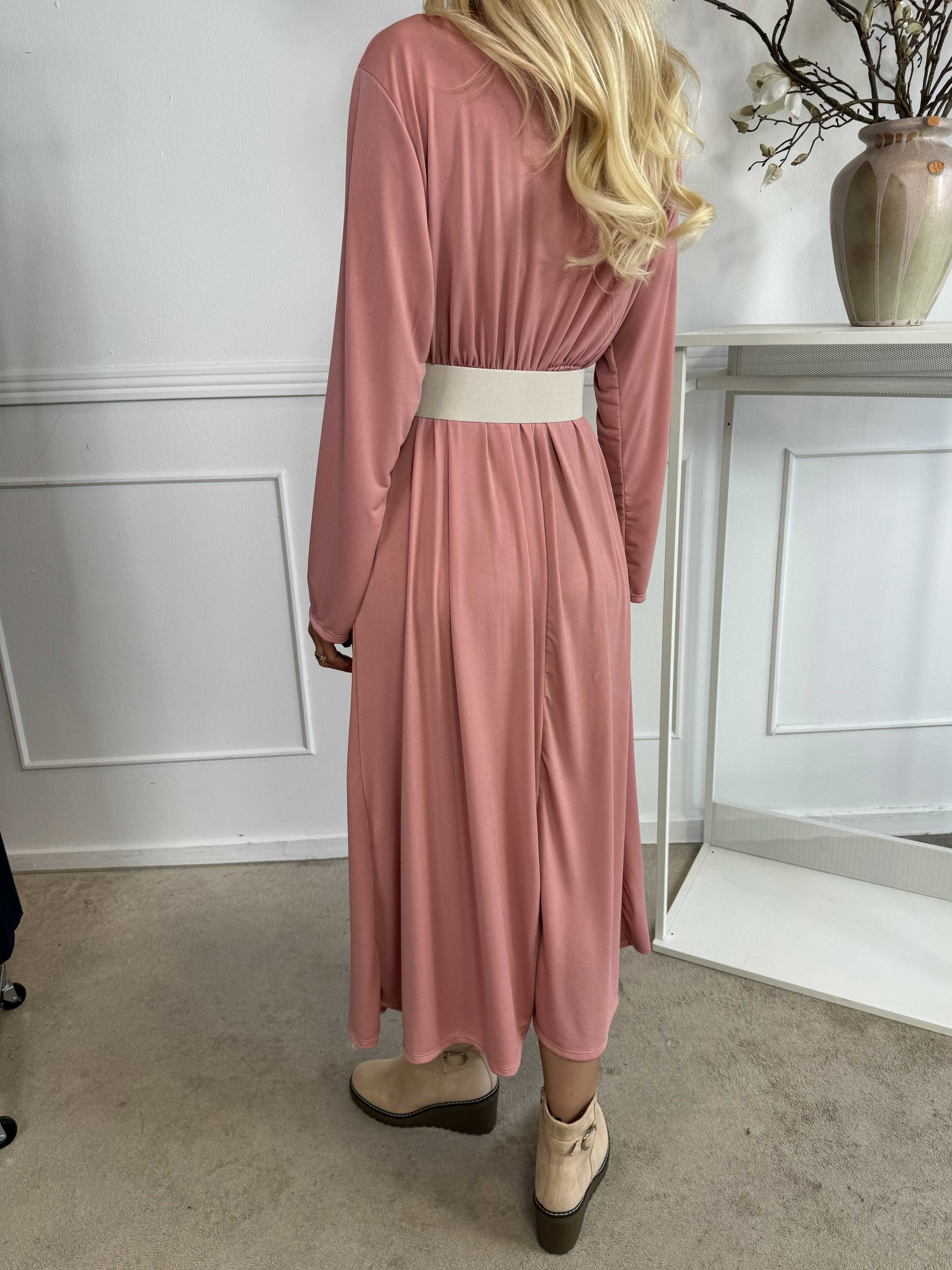 Nelly Plain - Elastisk enfärgad klänning i viskos